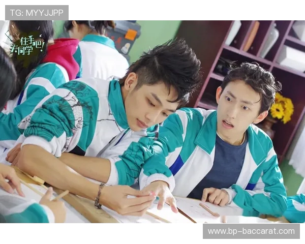 《一边手机掉落一边唱歌挑战赛，感受极限反应与音律同步》