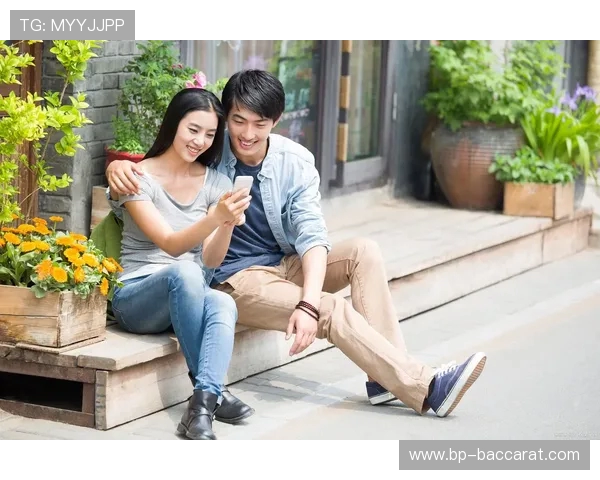 和对象边打视频边游戏互动增进感情的甜蜜日常分享